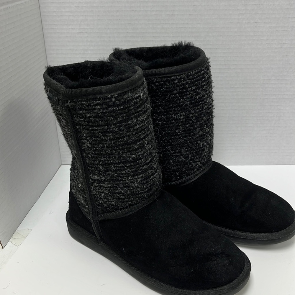 Minnetonka short boots! Nice!